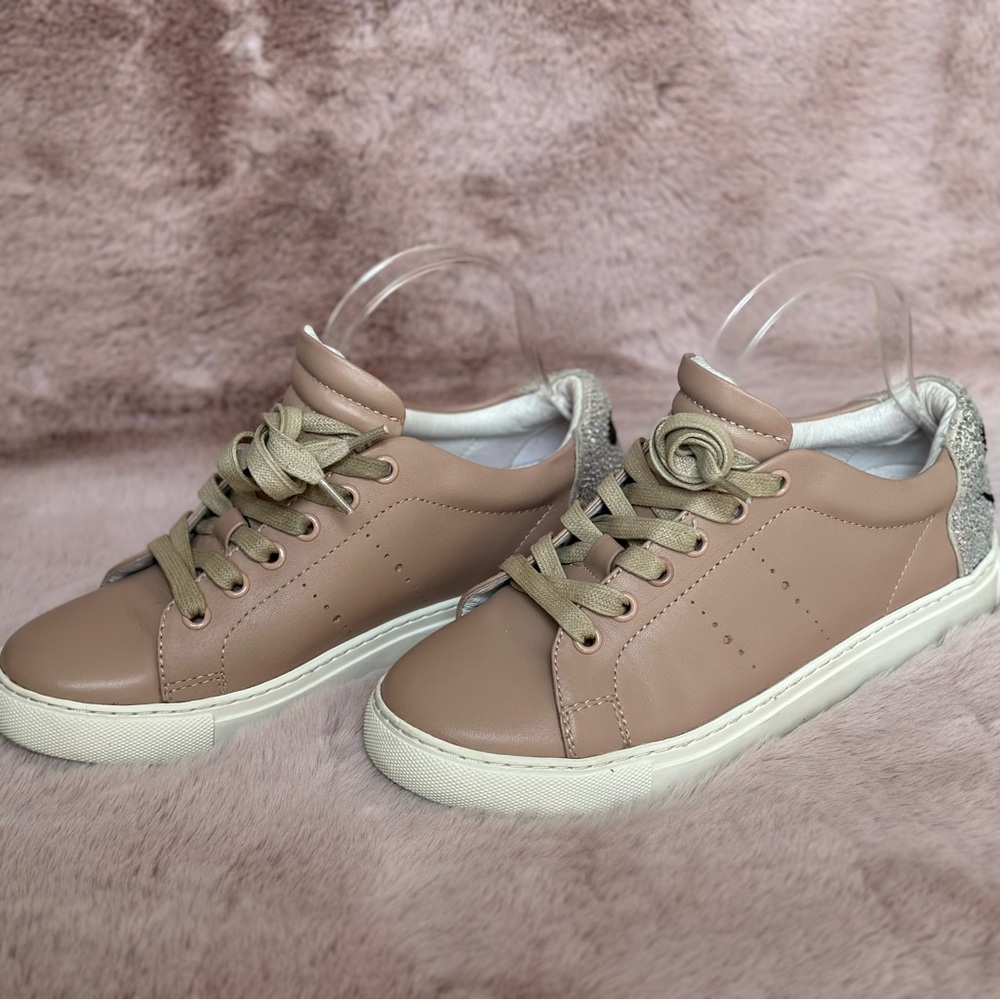 Lola Cruz Smiley Sneaker